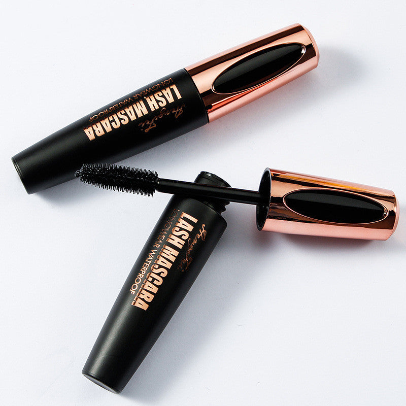 En tjock vattentäta mascara